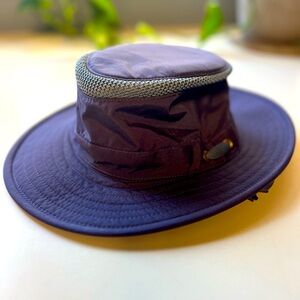 Beautiful ladies Tilley Airflo hat, soft purple, size 7